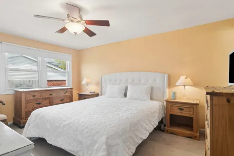 $569,000 | 719 East Hackberry Drive, Arlington Heights, IL 60004