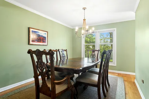 $569,000 | 719 East Hackberry Drive, Arlington Heights, IL 60004