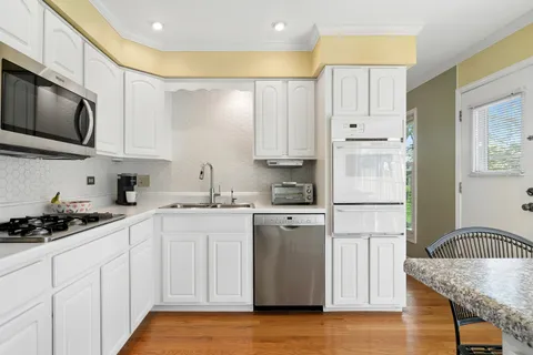 $569,000 | 719 East Hackberry Drive, Arlington Heights, IL 60004