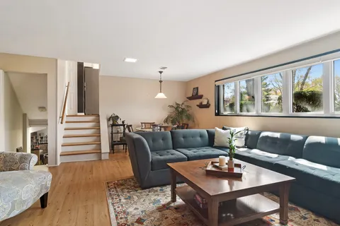 $569,000 | 719 East Hackberry Drive, Arlington Heights, IL 60004