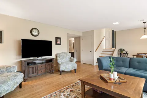 $569,000 | 719 East Hackberry Drive, Arlington Heights, IL 60004