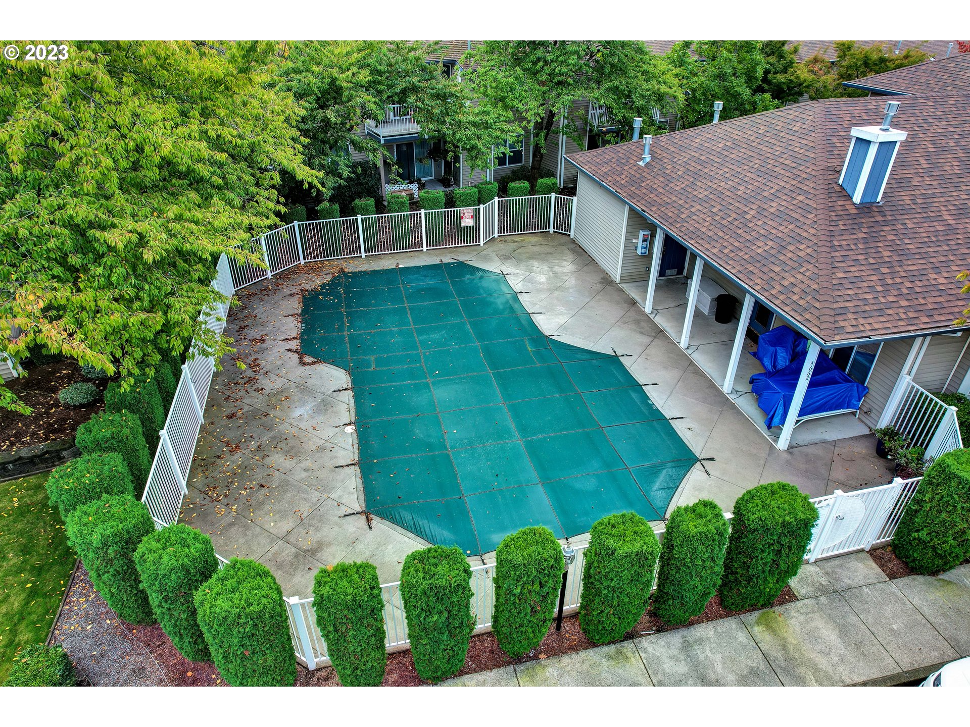 4694 West Powell Boulevard, Unit 139 Gresham, OR 97030 - Photo 27 of 29 a view of a dinning tables and chairs in patio