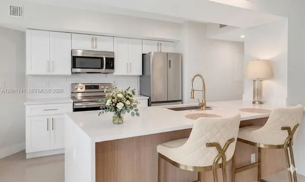 $6,000 | 16485 Collins Avenue, Unit 932, Sunny Isles Beach, FL 33160