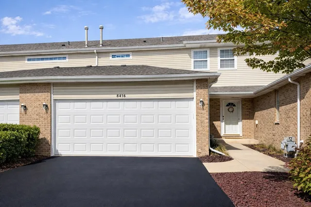 $295,900 | 8416 Stratford Drive, Tinley Park, IL 60487