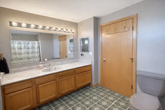 $295,900 | 8416 Stratford Drive, Tinley Park, IL 60487