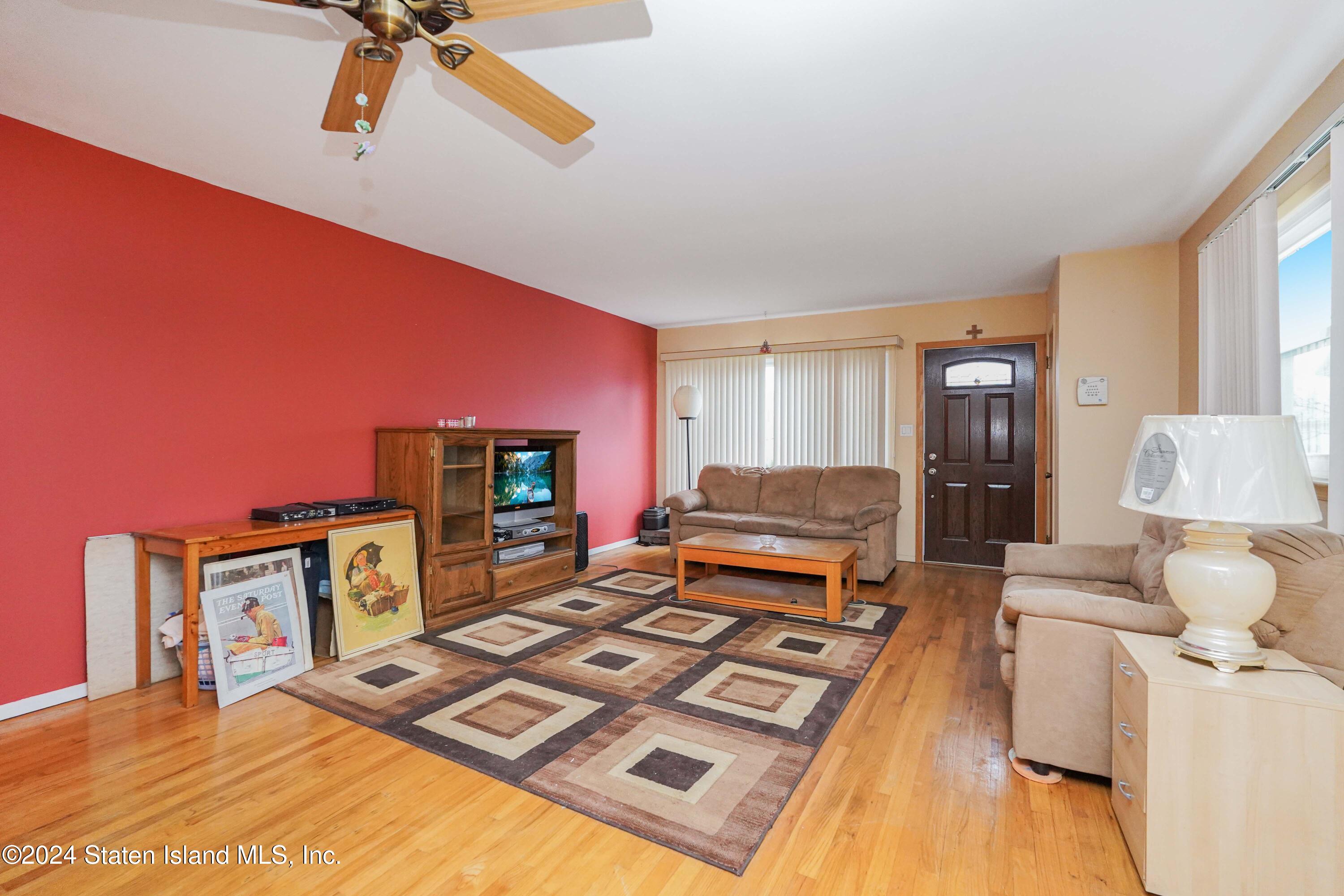 9 Winham Avenue Staten Island, NY 10306 - Photo 6 of 25 Photo Nov 26 2024, 8 34 29 PM