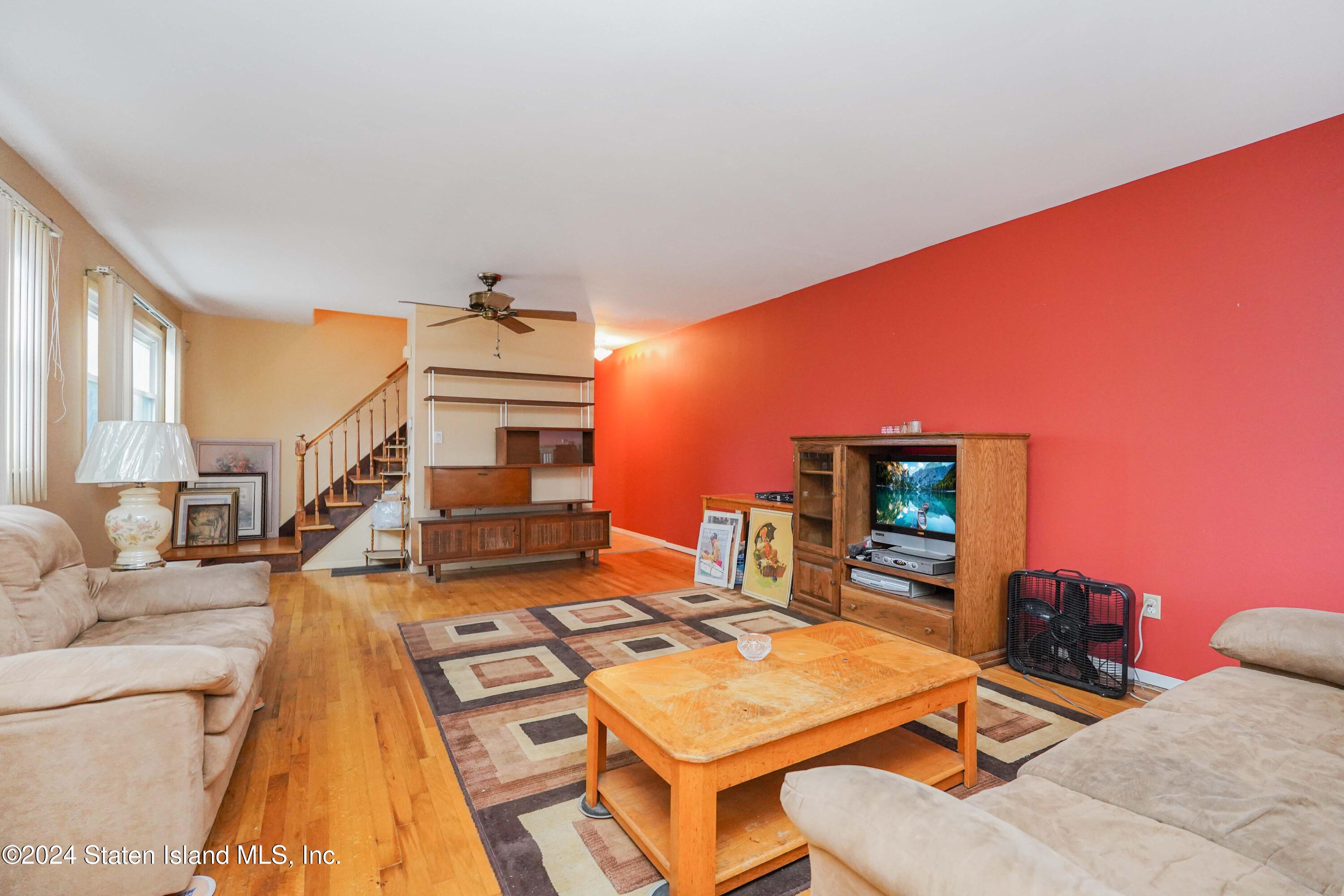 9 Winham Avenue Staten Island, NY 10306 - Photo 7 of 25 Photo Nov 26 2024, 8 34 10 PM