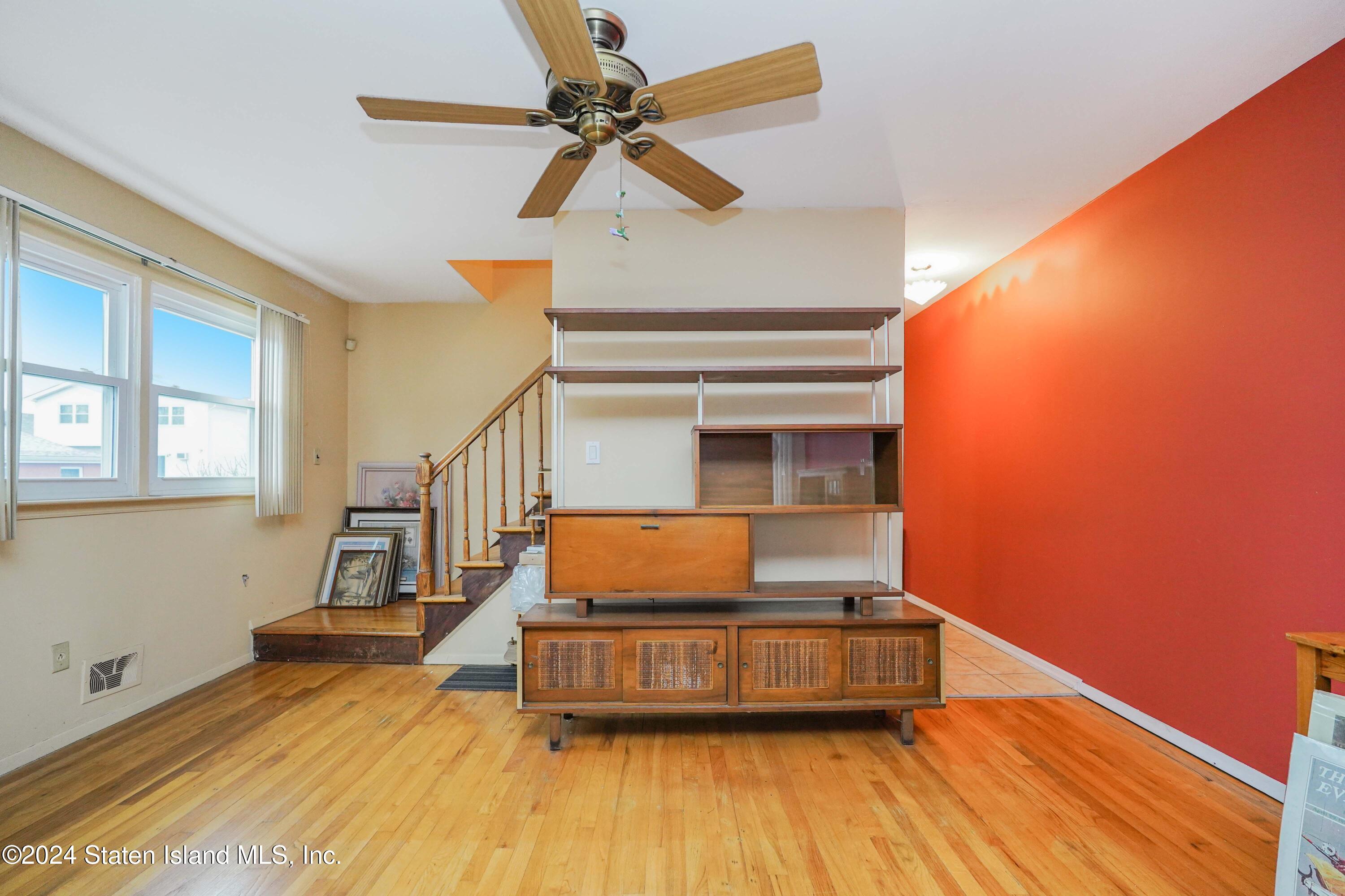 9 Winham Avenue Staten Island, NY 10306 - Photo 8 of 25 Photo Nov 26 2024, 8 34 17 PM