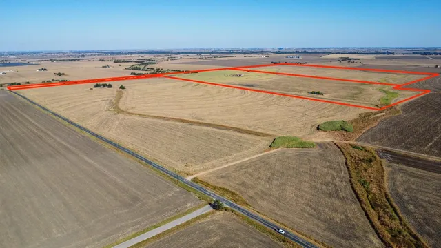 a view of a tennis court