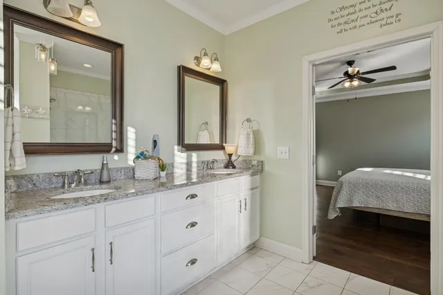 a en suite bathroom with 2 sink and a mirror