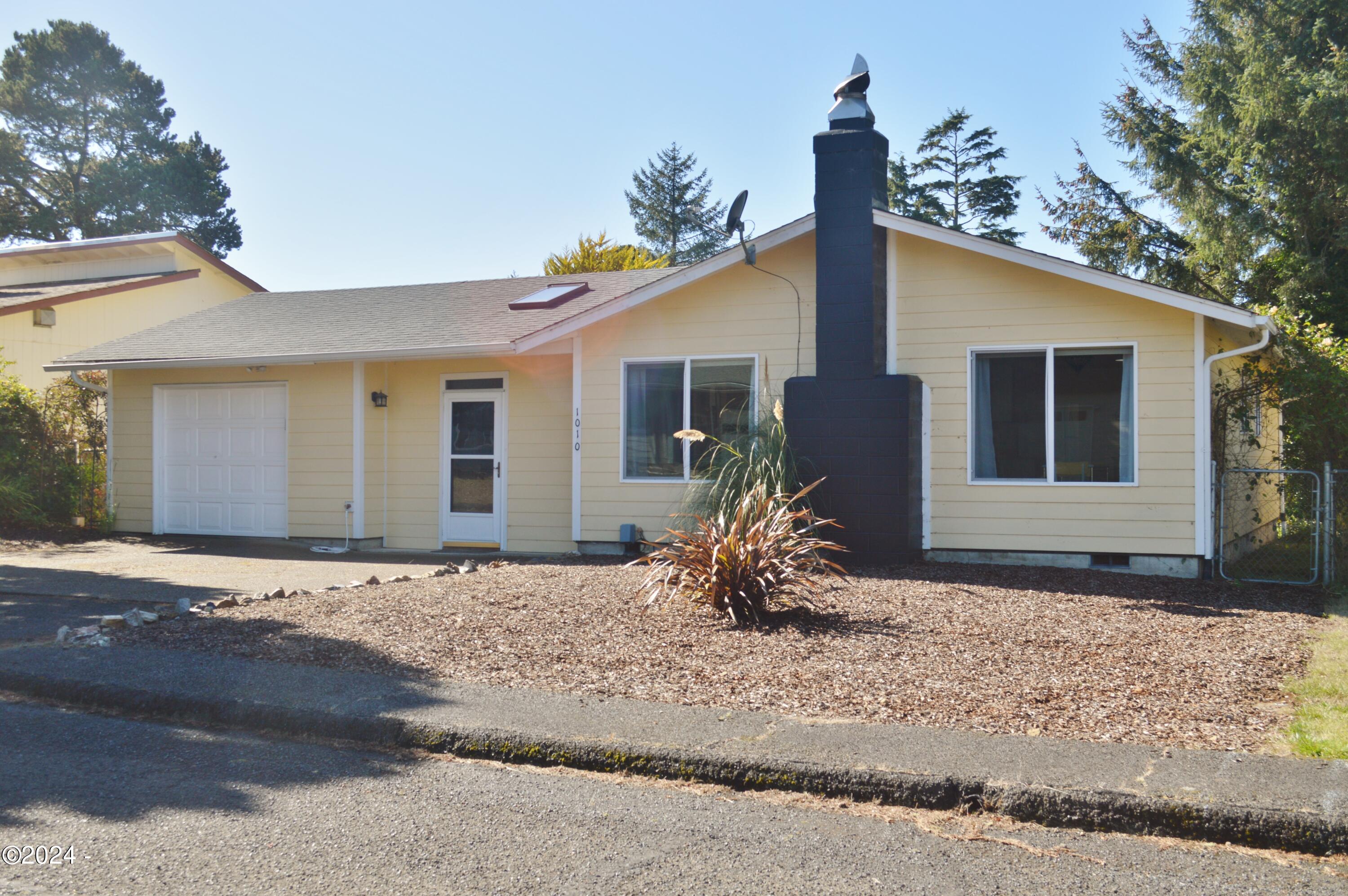 1010 Southeast Rolph Court Waldport, OR 97394 - Photo 1 of 24 1010 SE Rolph Court