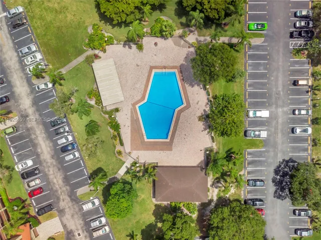 $2,300 | 650 Southwest 124th Terrace, Unit 105P, Pembroke Pines, FL 33027