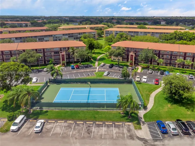 $2,300 | 650 Southwest 124th Terrace, Unit 105P, Pembroke Pines, FL 33027