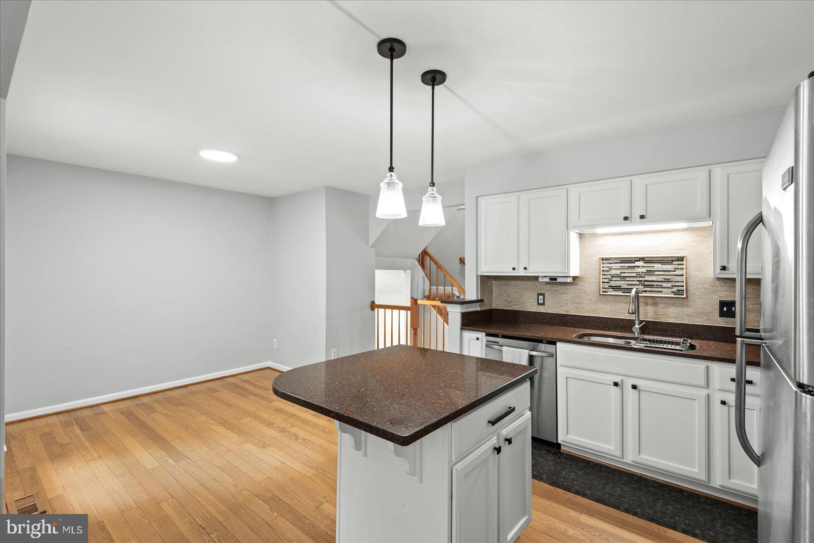 15761 Viewpoint Circle Dumfries, VA 22025 - Photo 11 of 47 kitchen