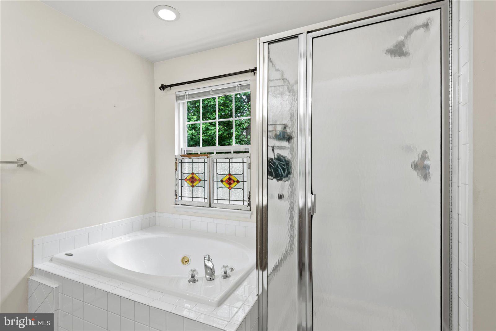 15761 Viewpoint Circle Dumfries, VA 22025 - Photo 19 of 47 primary bath