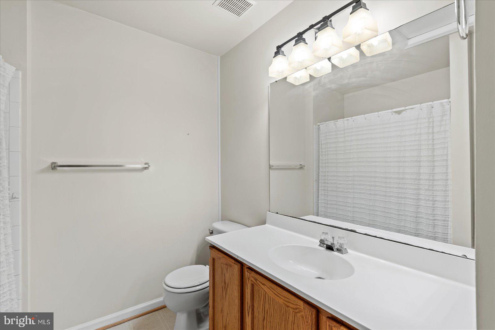 15761 Viewpoint Circle Dumfries, VA 22025 - Photo 21 of 47 full bath 2 upstairs