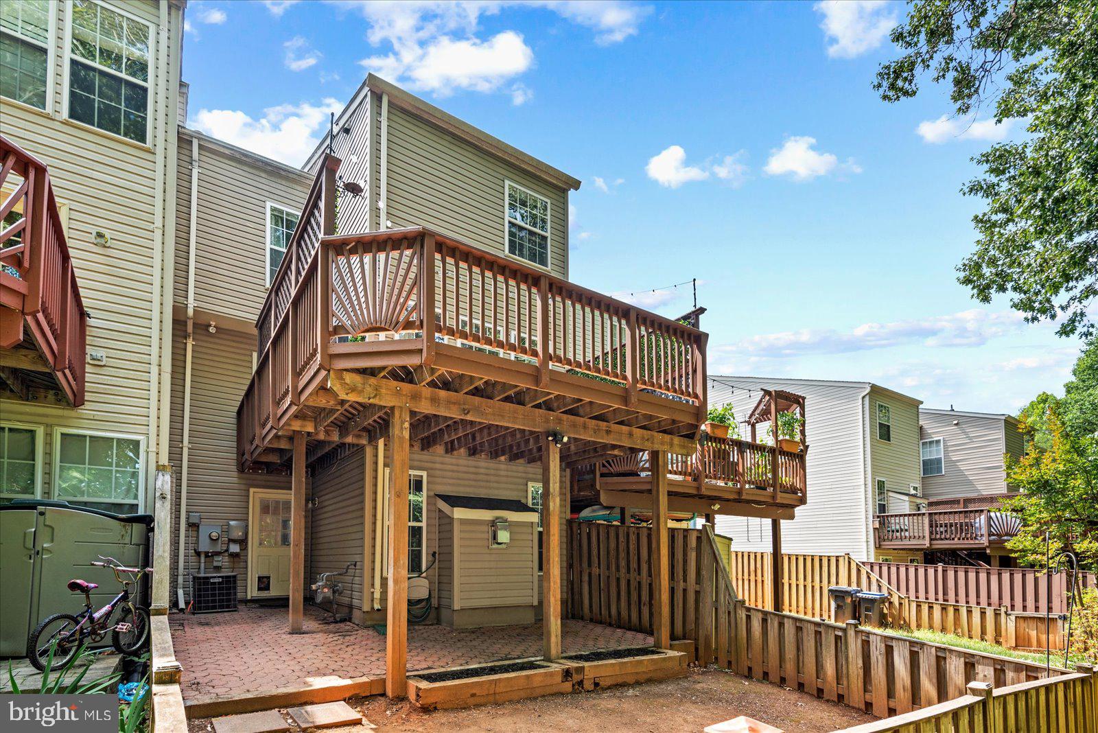 15761 Viewpoint Circle Dumfries, VA 22025 - Photo 29 of 47 backyard/deck