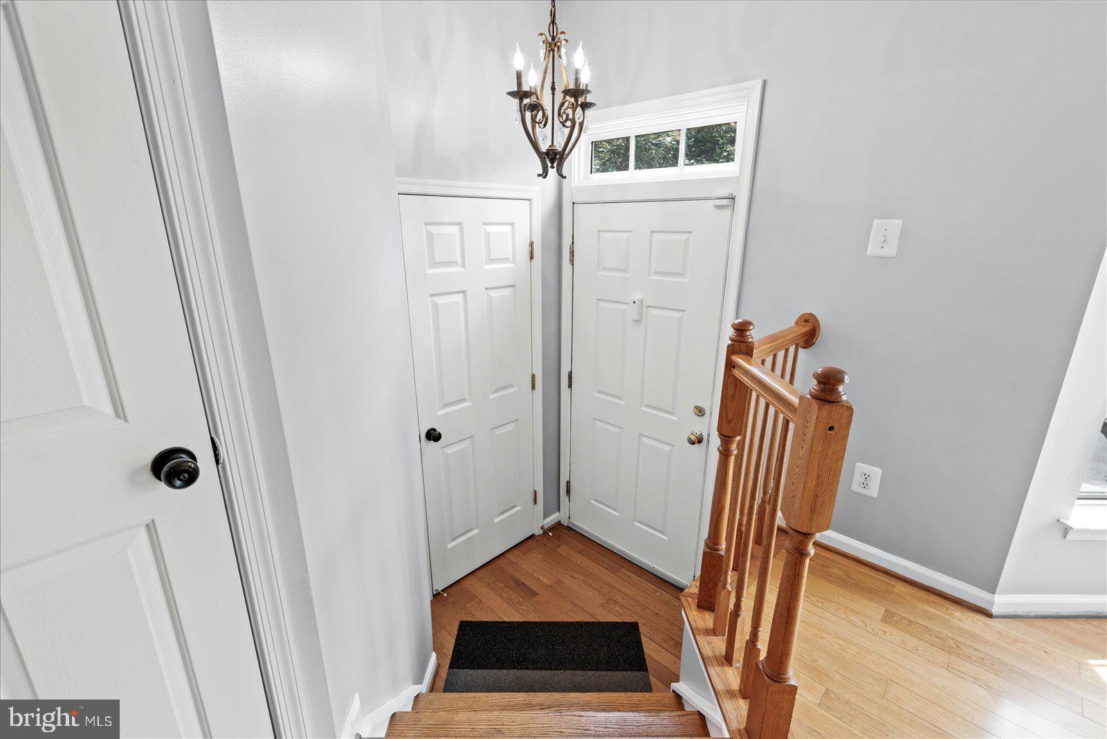 15761 Viewpoint Circle Dumfries, VA 22025 - Photo 4 of 47 entry way