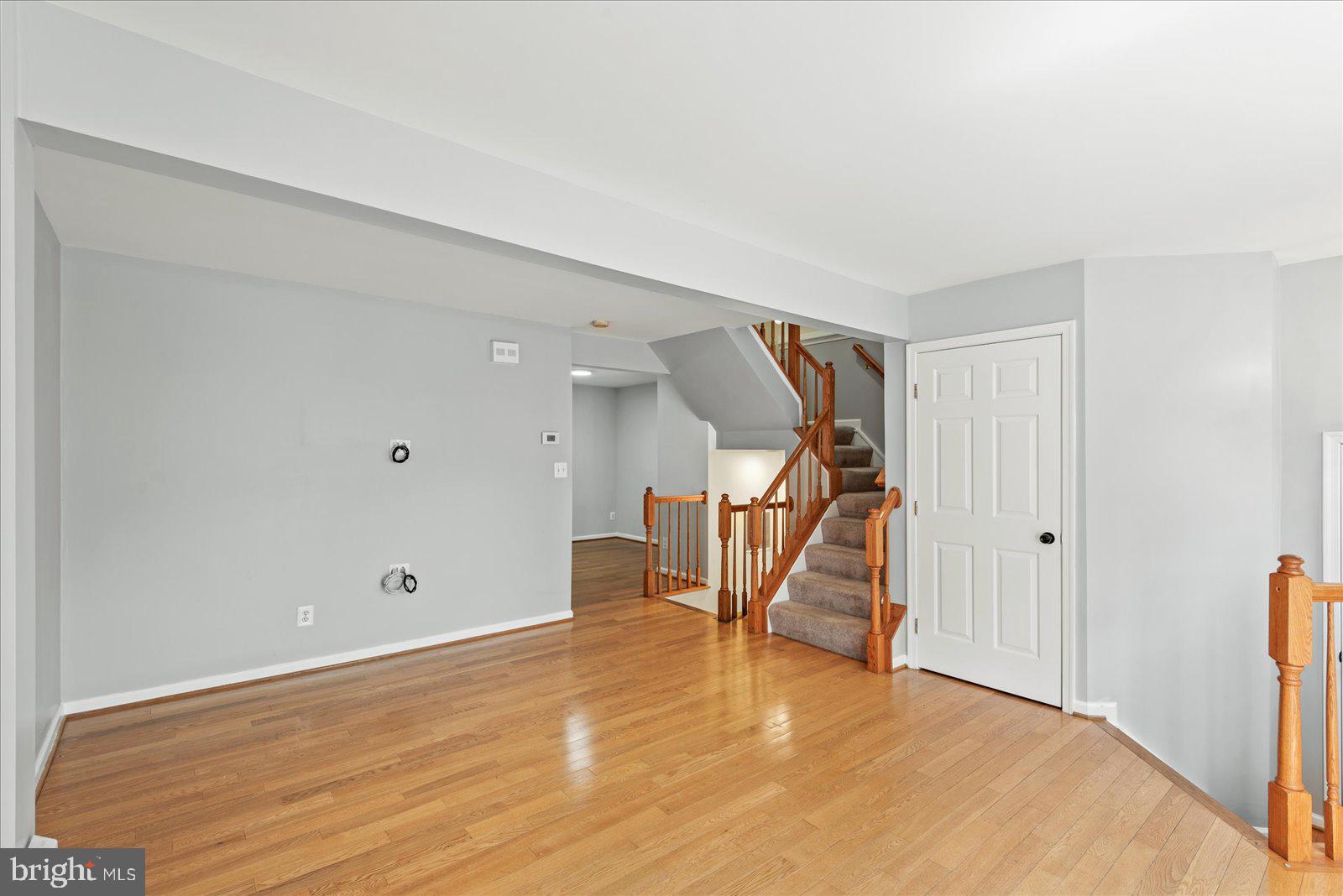 15761 Viewpoint Circle Dumfries, VA 22025 - Photo 7 of 47 living room main floor