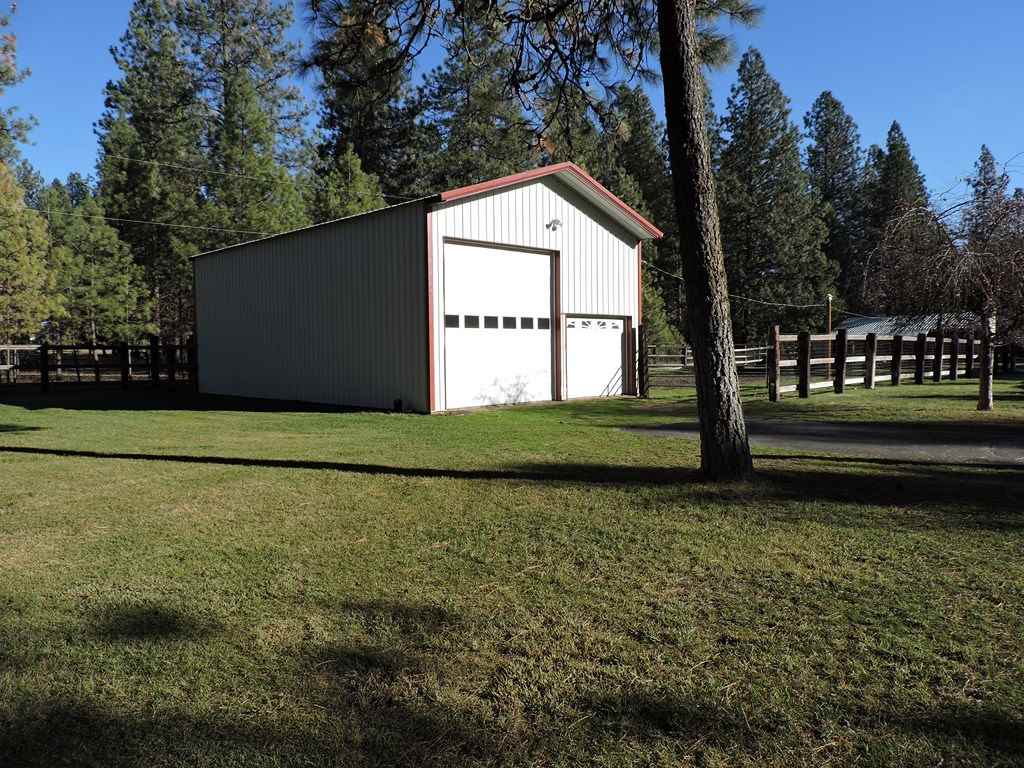 28204 North Piney Ridge Road Chattaroy, WA 99003 - Photo 2 of 20 Gallery Image 2