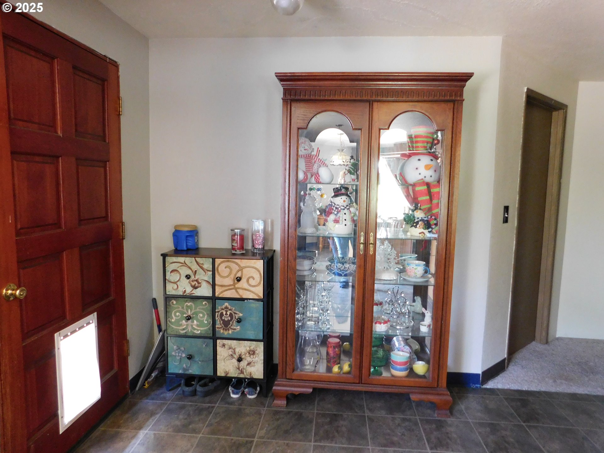 231 Northeast Darrell Avenue Winston, OR 97496 - Photo 19 of 47 view of room with windows and closet