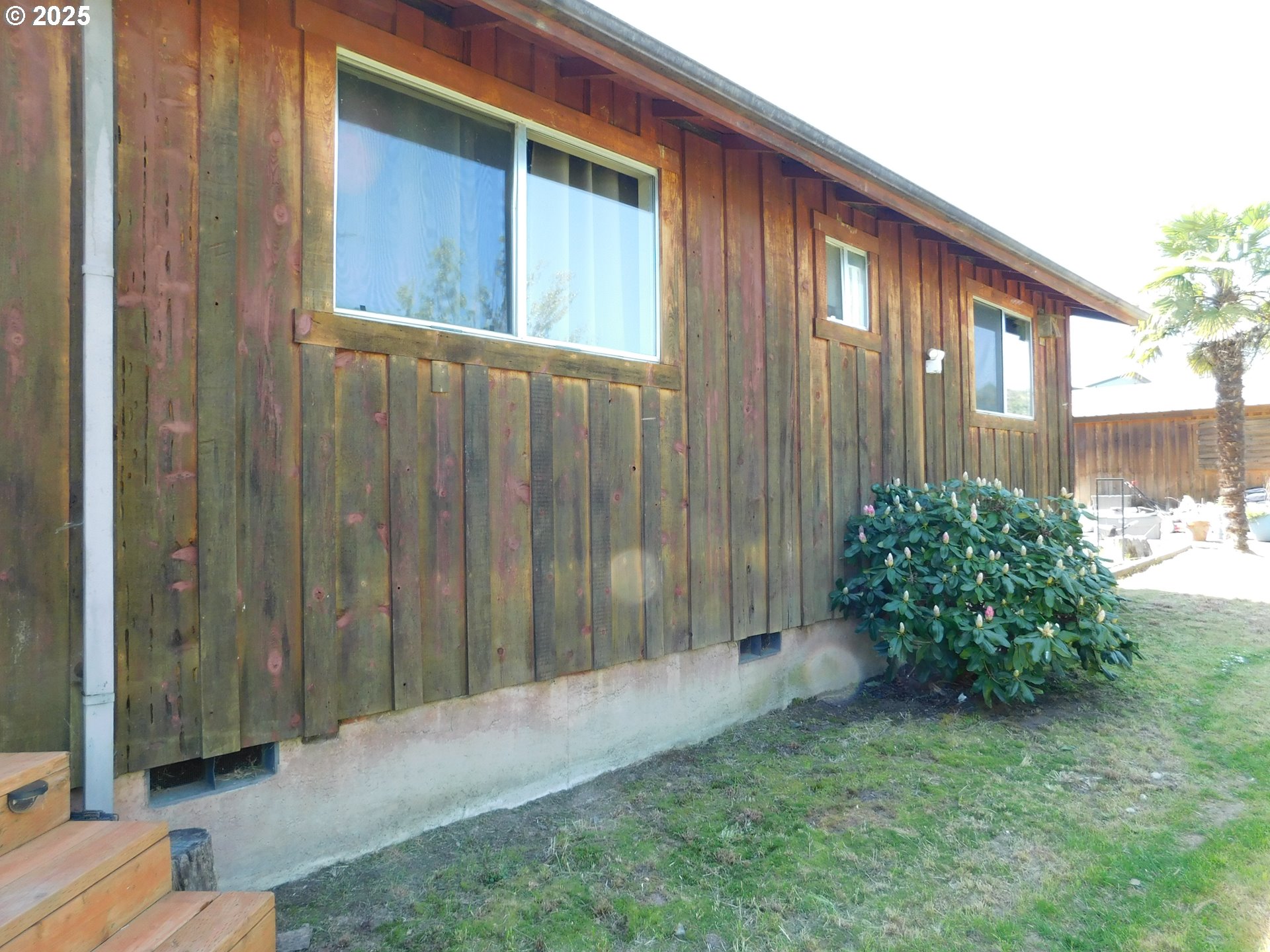231 Northeast Darrell Avenue Winston, OR 97496 - Photo 41 of 47 a couple of potted plants in front of door