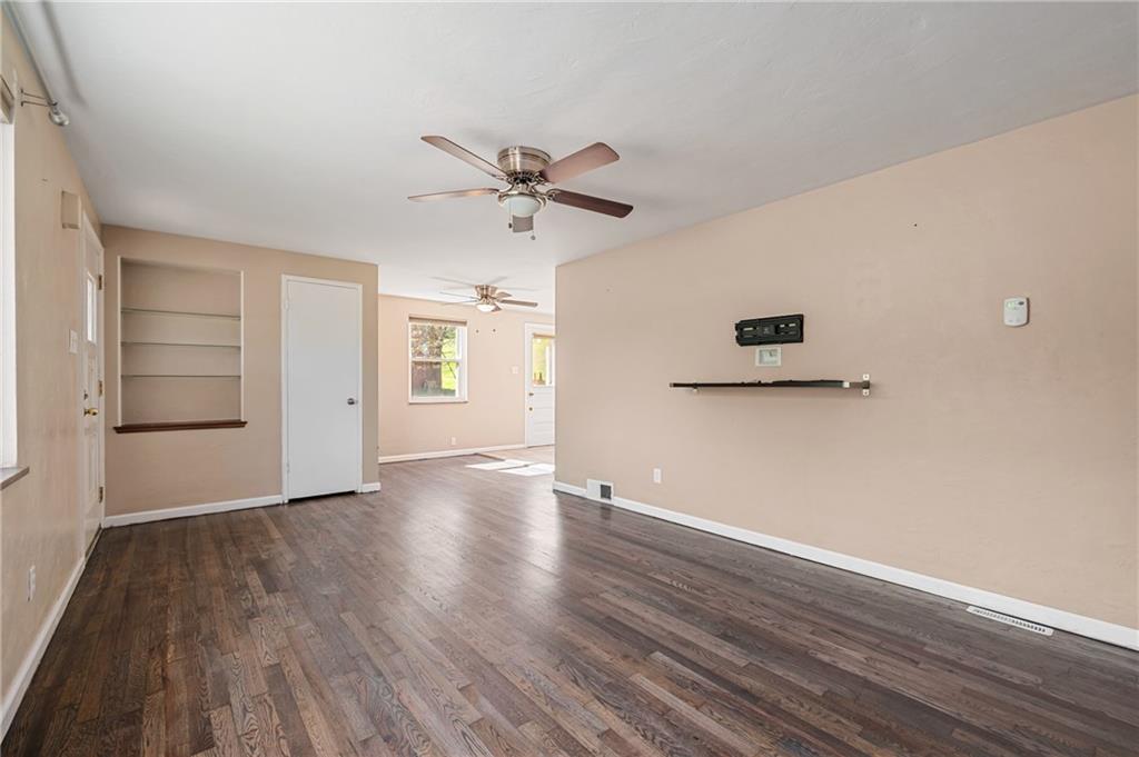 1059 Connor Road Pittsburgh, PA 15234 - Photo 4 of 26 Gallery Image 4