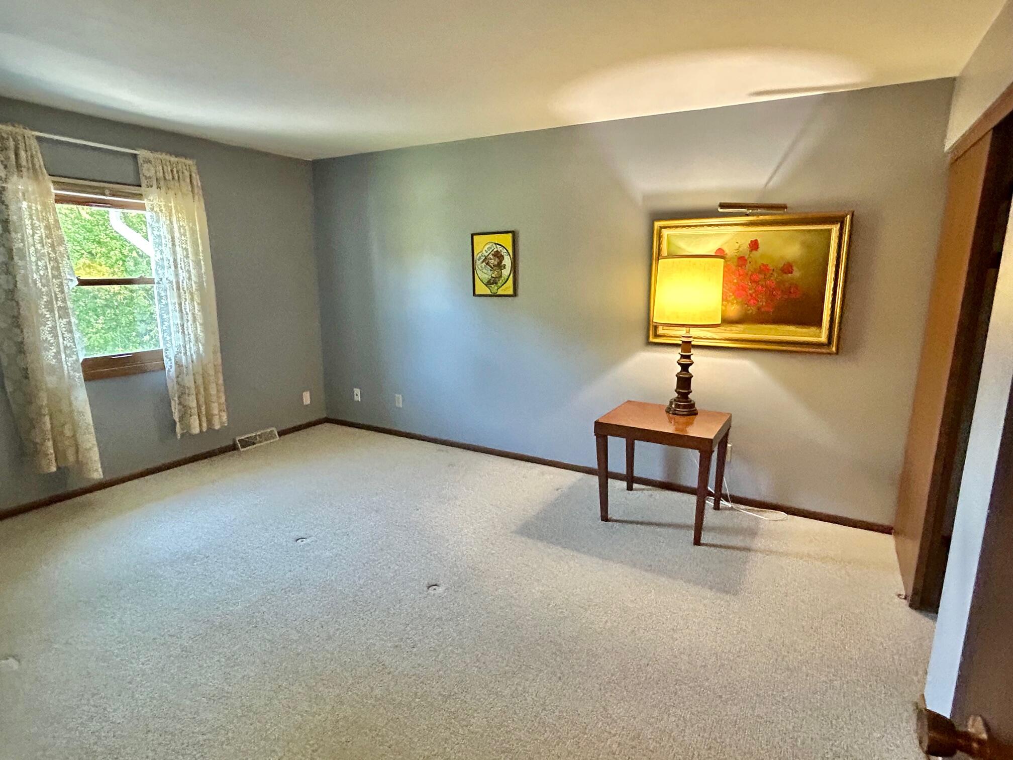 5221 West Loomis Road Greenfield, WI 53129 - Photo 12 of 33 Primary Bedroom