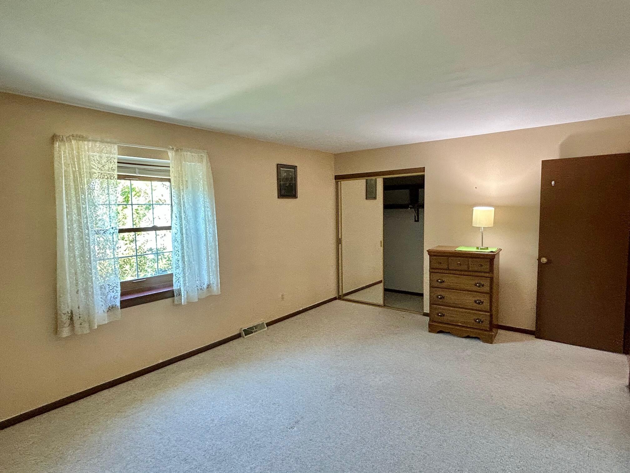 5221 West Loomis Road Greenfield, WI 53129 - Photo 15 of 33 Bedroom #2