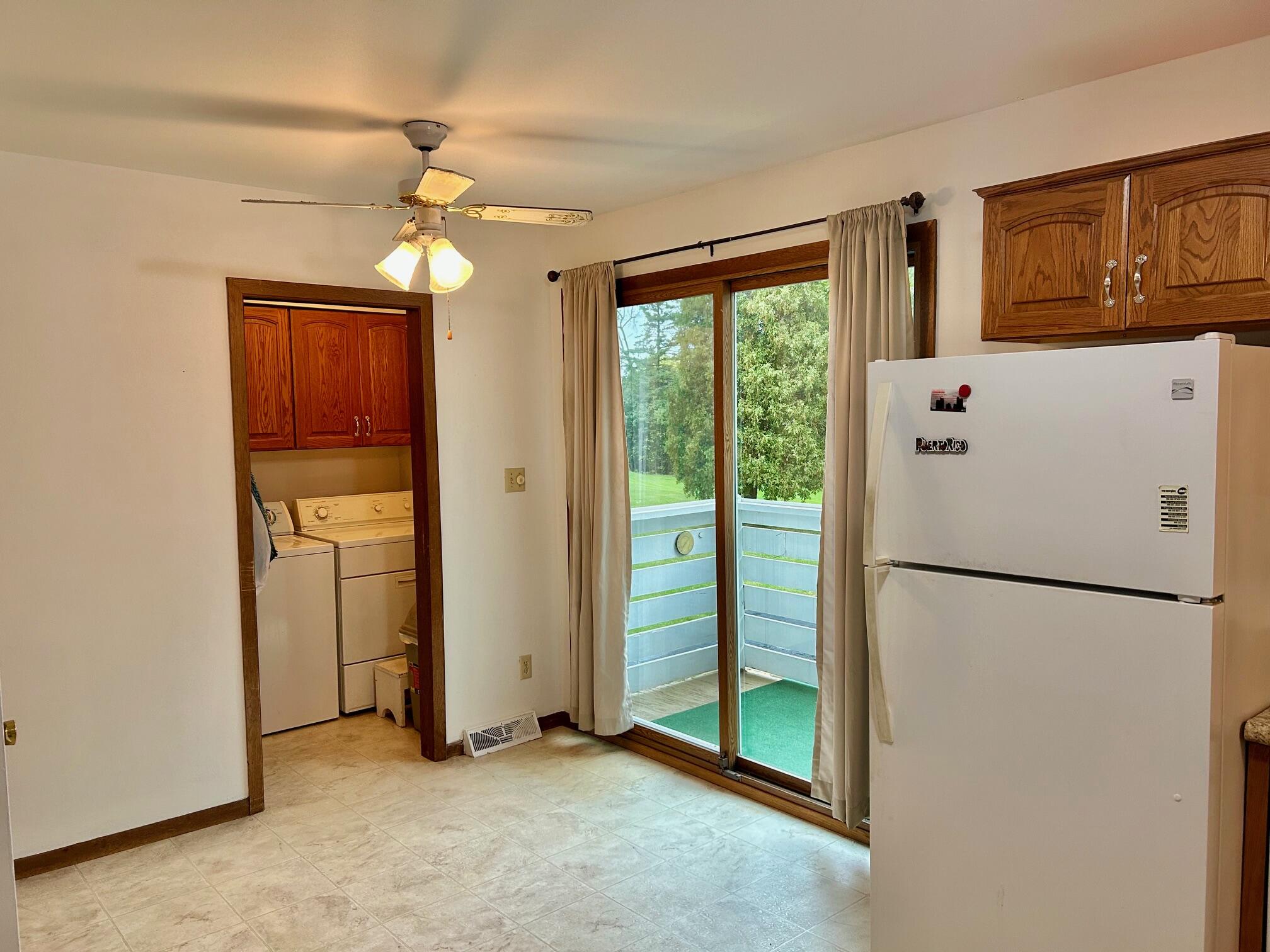 5221 West Loomis Road Greenfield, WI 53129 - Photo 7 of 33 Dining Area
