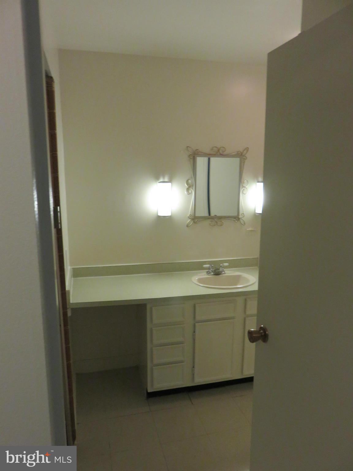 5806 Royal Ridge Drive, Unit Q Springfield, VA 22152 - Photo 12 of 17 Bath