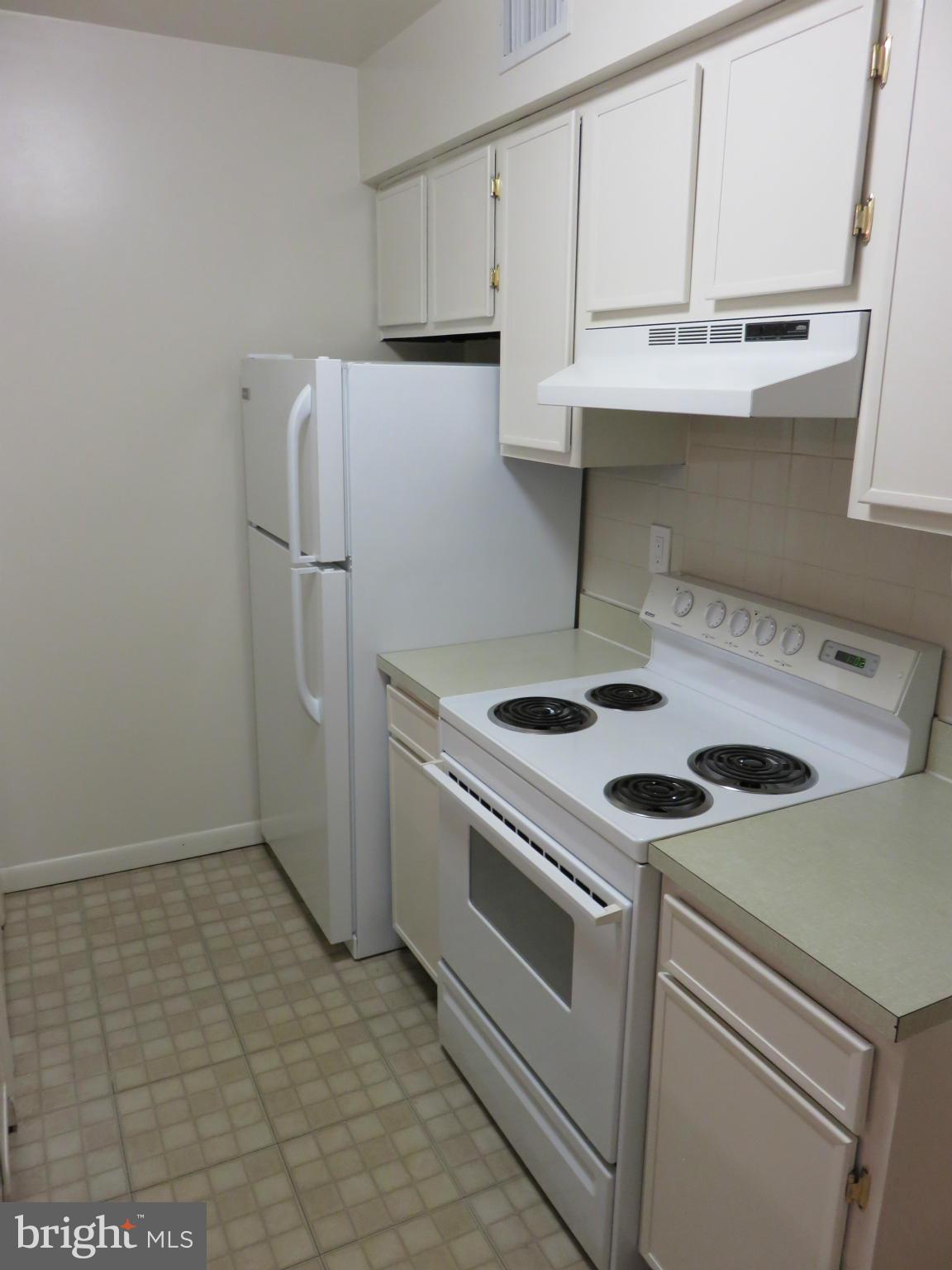 5806 Royal Ridge Drive, Unit Q Springfield, VA 22152 - Photo 7 of 17 Kitchen