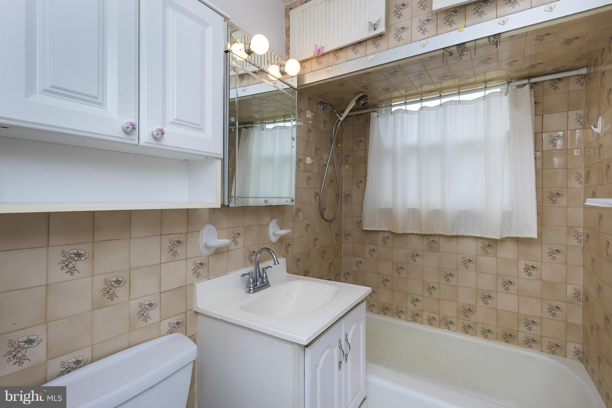 2012 Rittenhouse Street Hyattsville, MD 20782 - Photo 11 of 25 Bath