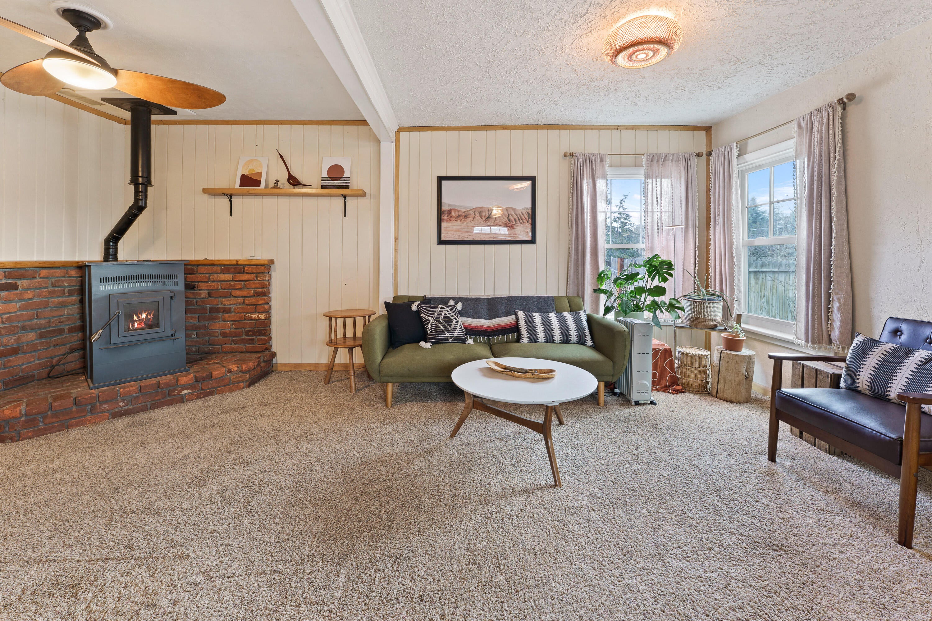 2185 Northeast Butler Market Road Bend, OR 97701 - Photo 4 of 39 DSC04564