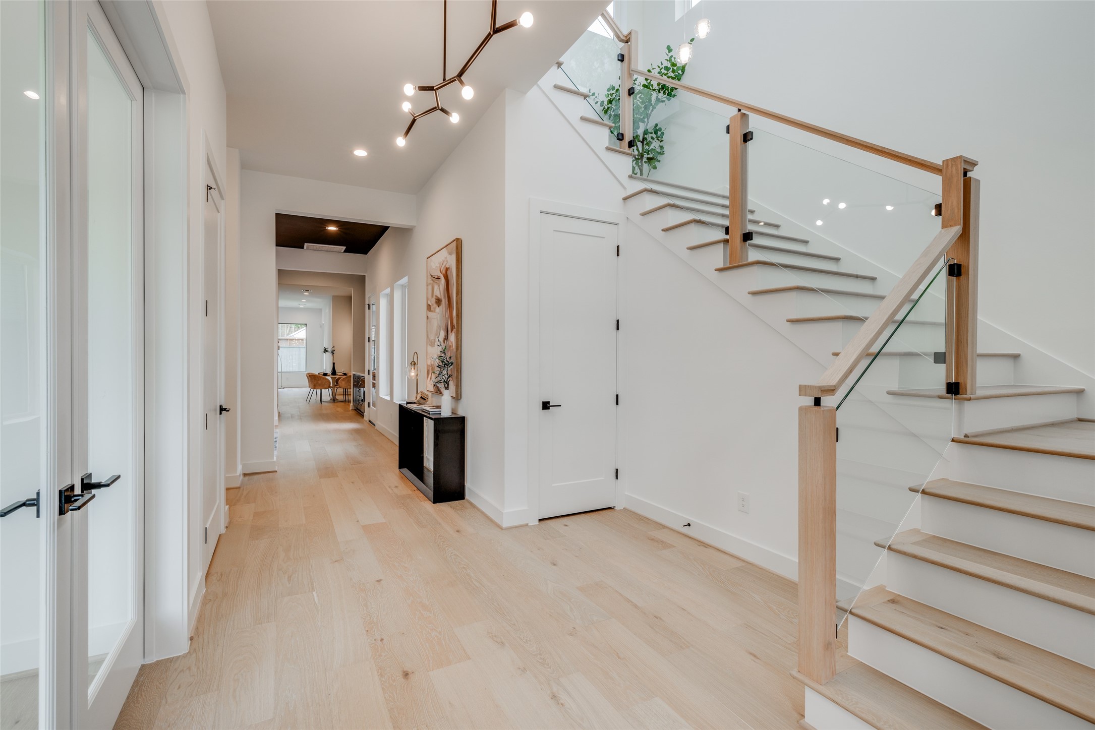 1824 Marshall Street Houston, TX 77098 - Photo 34 of 50 ASK ABOUT CUSTOMIZATION OPTIONS DURING CONSTRUCTION ONLY *MAZZARINO MODEL HOME * PHOTOS MAY SHOW A SIMILAR FLOOR PLAN AND/OR UPGRADED/ALTERNATIVE FINISHES * Please use these photos as a guide *THIS IS AN ACTIVE CONSTRUCTION SITE, BUYERS MUST REQUEST APPOINTMENT TO BE ON PREMISE AT ALL TIMES.