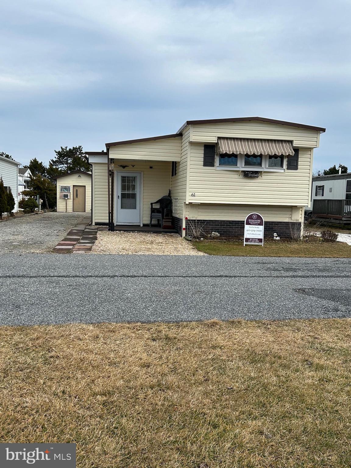 a large building with swimming pool in front of it