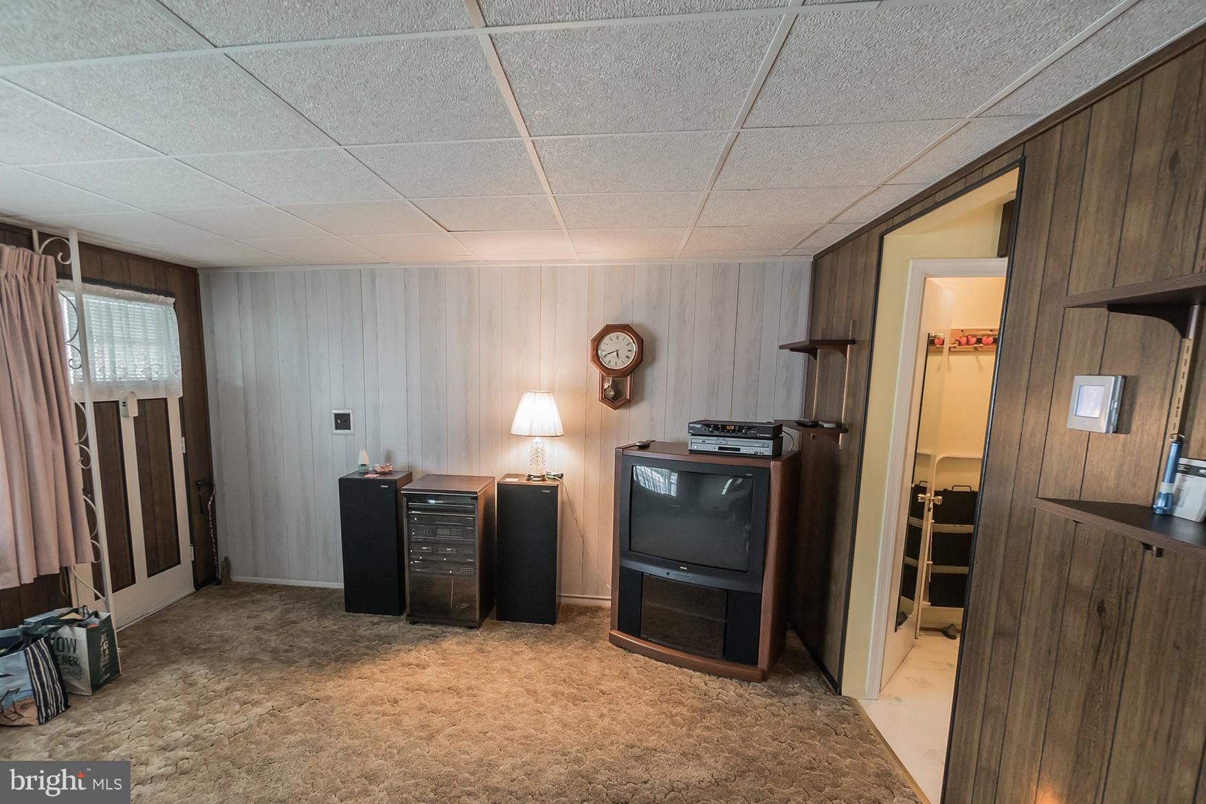 8130 Del Haven Road Baltimore, MD 21222 - Photo 6 of 22 Living Room