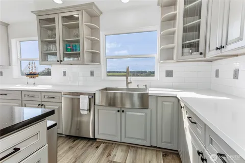 $895,000 | 26987 Highway 20, Oak Harbor, WA 98277