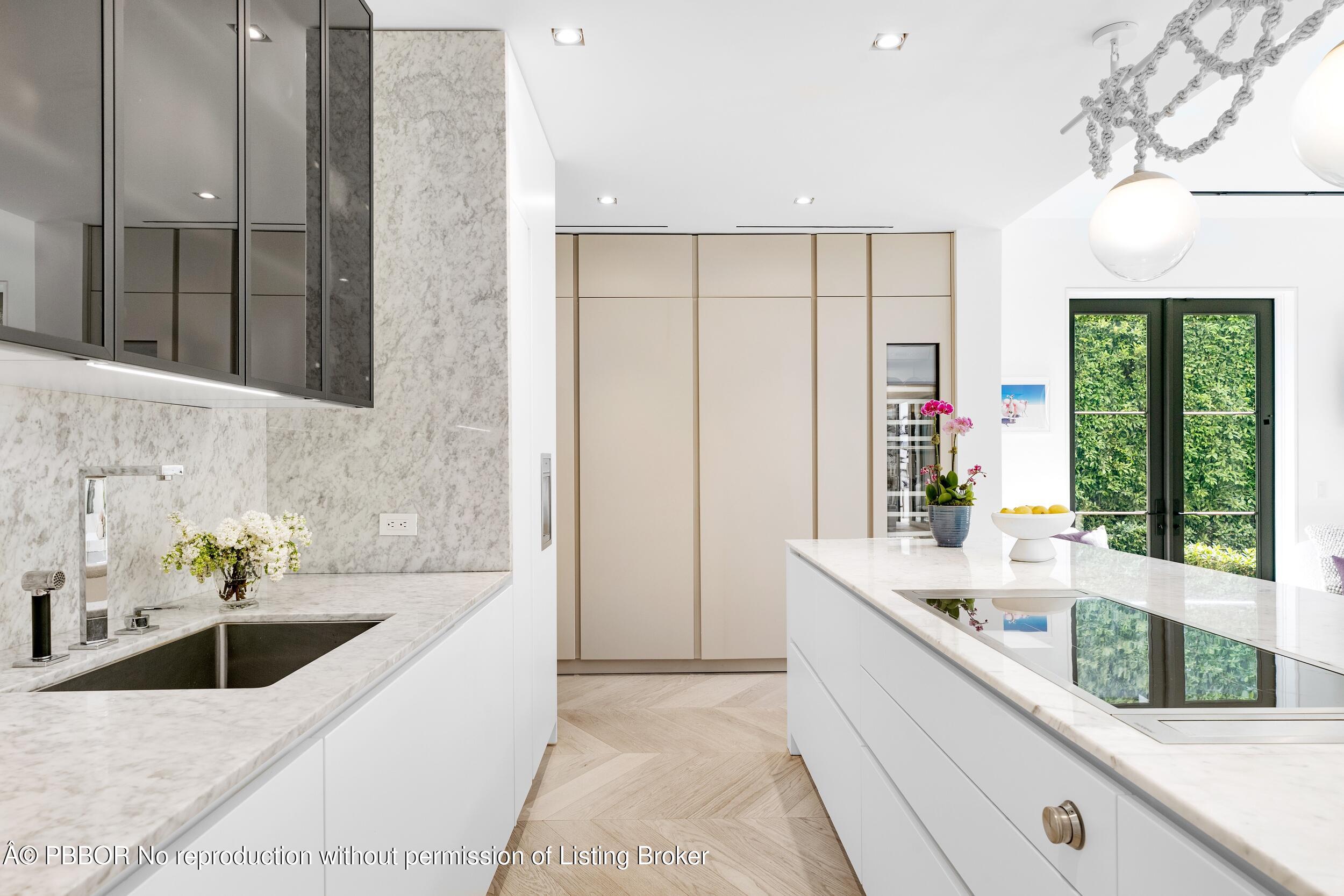 152 Dolphin Road Palm Beach, FL 33480 - Photo 16 of 47 Kitchen