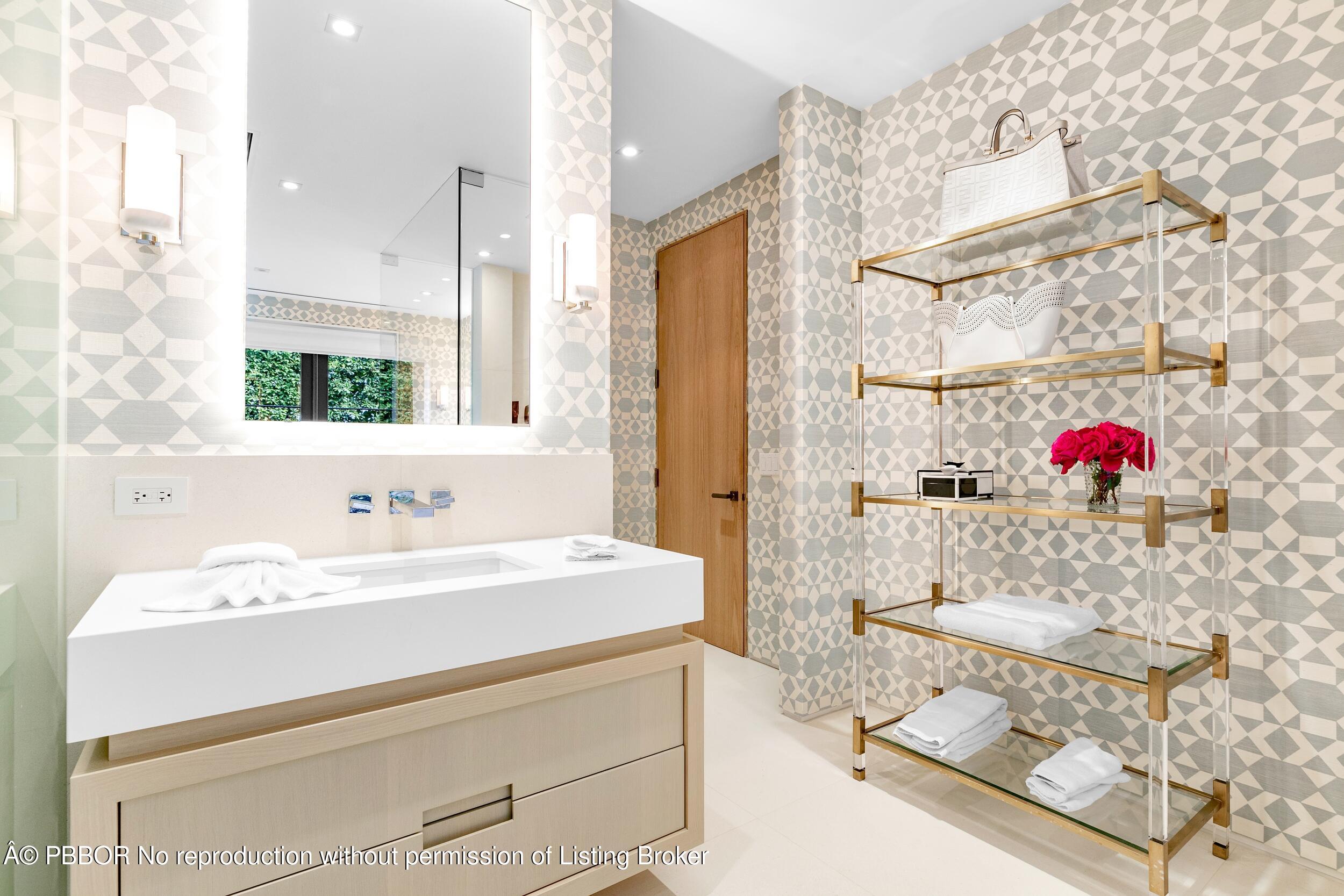 152 Dolphin Road Palm Beach, FL 33480 - Photo 23 of 47 Primary Bath