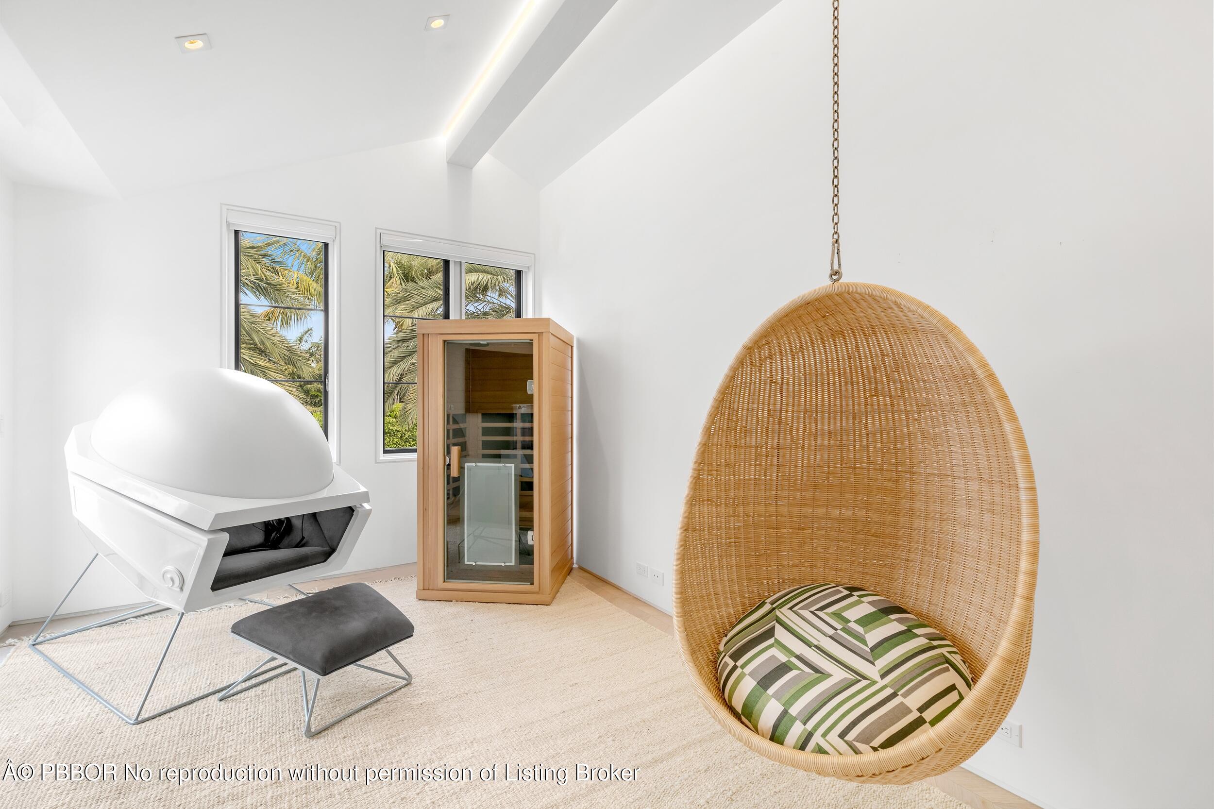 152 Dolphin Road Palm Beach, FL 33480 - Photo 30 of 47 Guest Bed