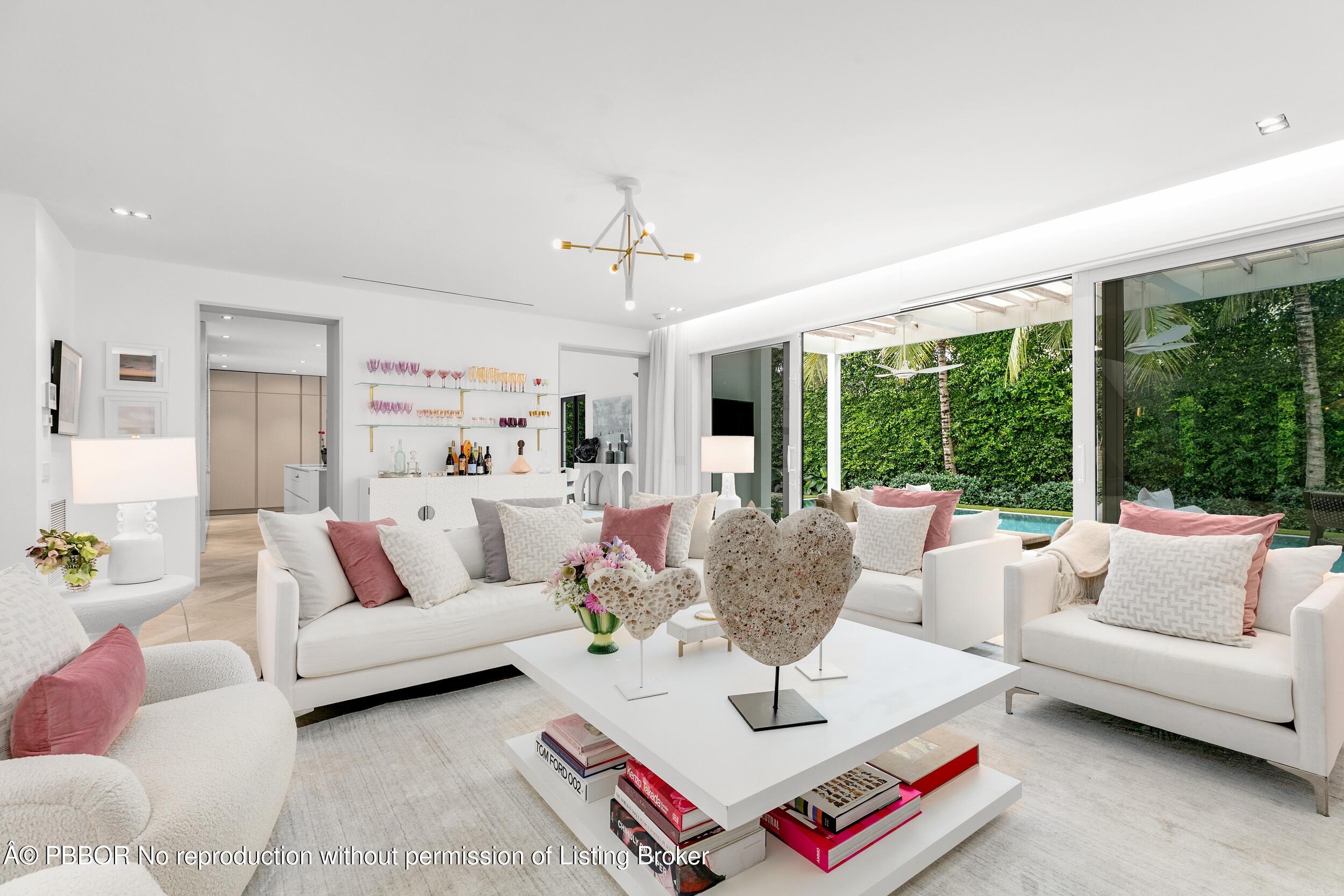 152 Dolphin Road Palm Beach, FL 33480 - Photo 8 of 47 Living Area