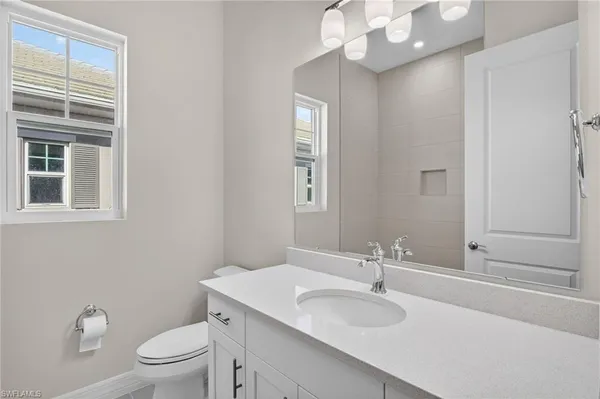 $3,200 | 286 Indies Drive East, Unit 202, Naples, FL 34114