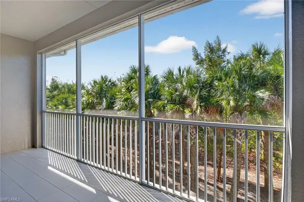 $3,200 | 286 Indies Drive East, Unit 202, Naples, FL 34114