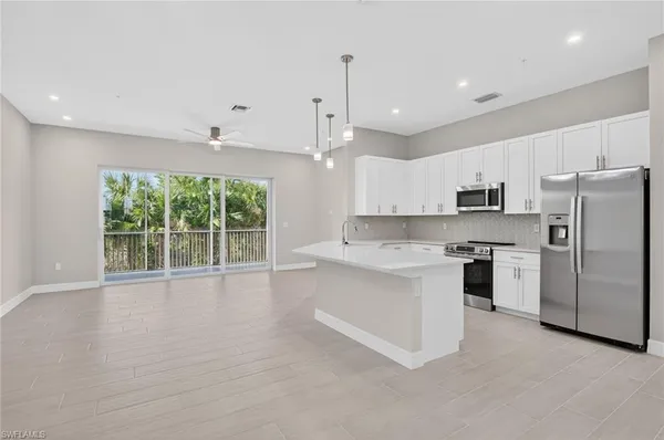 $3,200 | 286 Indies Drive East, Unit 202, Naples, FL 34114
