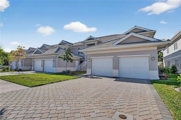 $3,200 | 286 Indies Drive East, Unit 202, Naples, FL 34114