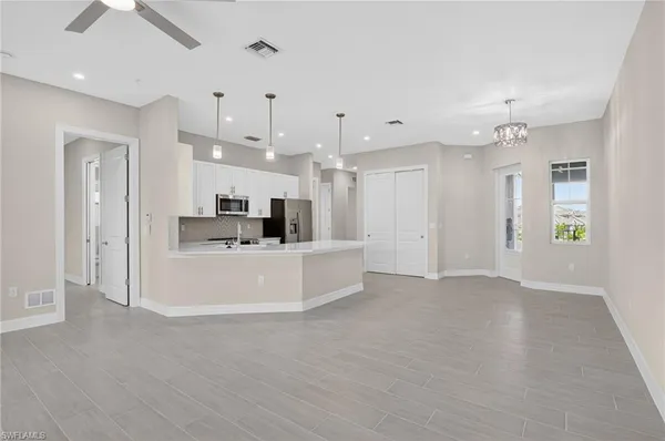 $3,200 | 286 Indies Drive East, Unit 202, Naples, FL 34114