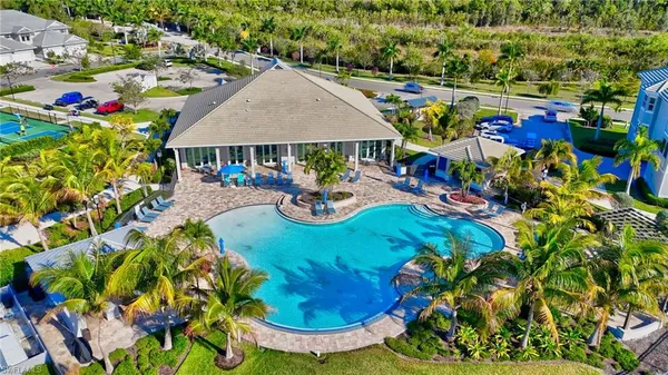 $3,200 | 286 Indies Drive East, Unit 202, Naples, FL 34114