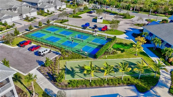 $3,200 | 286 Indies Drive East, Unit 202, Naples, FL 34114