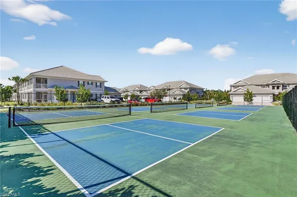 $3,200 | 286 Indies Drive East, Unit 202, Naples, FL 34114